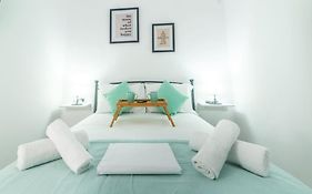 Modern & Stylish Flat For Friends & Couples